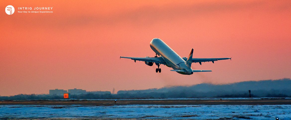 Image of a plane flying