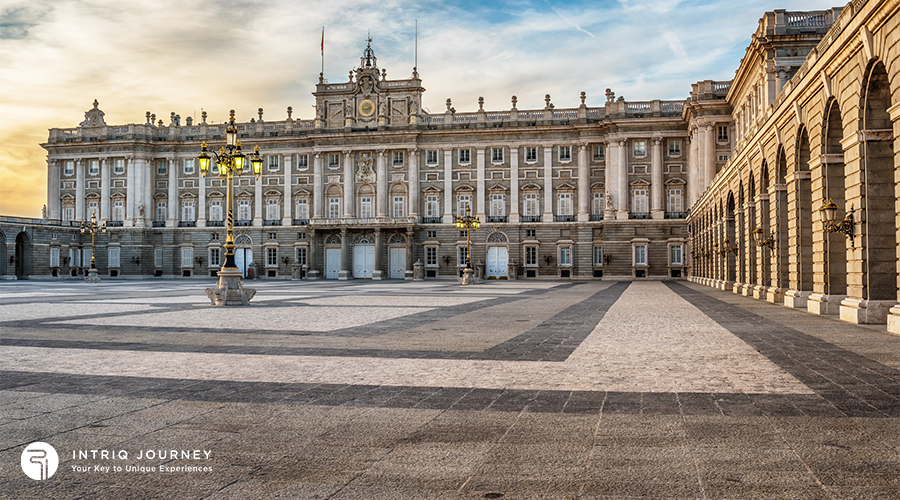 Luxury tour at the Royal Palace in Madrid